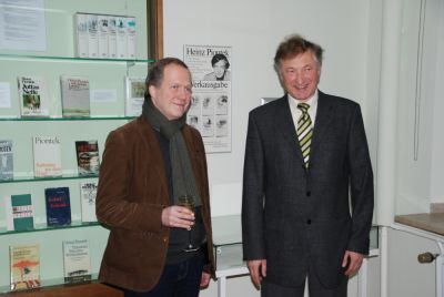 Der Autor Ludwig Steinherr (links) bei der Eröffnung des Museums zusammen mit dem Museumsleiter Anton Hirner